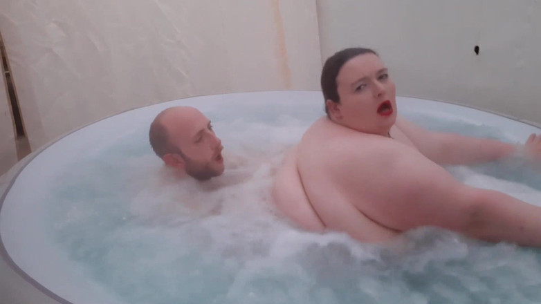 SSBBWLadyBrads: Menunggang zakar dalam tab mandi panas bahagian 3