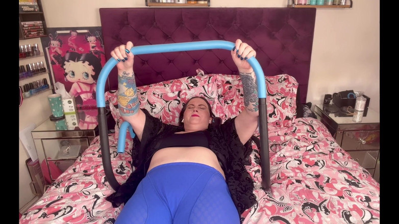 MissFFW: Miss Ffw lavora per diventare una "cagna magra cattiva"