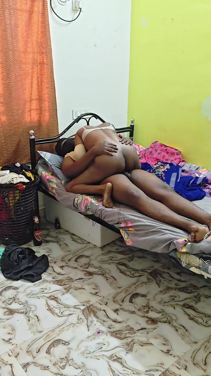 Thesana: 继母被变态继子欺骗并性交