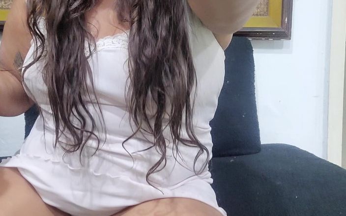 Paty Bumbum: Me meto el plátano en mi coño caliente