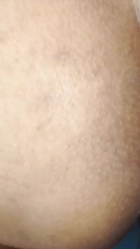 夫の友人は私をほとんどファックせず、大まかに私とアナルします。