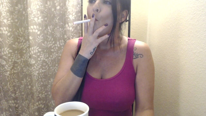 Abby Anna: Caffè del mattino e sigaretta