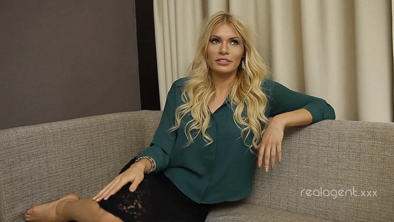 Real Agent: Busty Goldilocks likes to feel huge dildo in her ass...