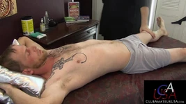 Gay Rainer, tatuată, adoră sesiunea de frecare a pulei