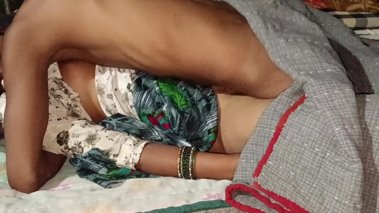 Indian sex2: Bonita indiana gostosa faz sexo com ela em estilo indiano...