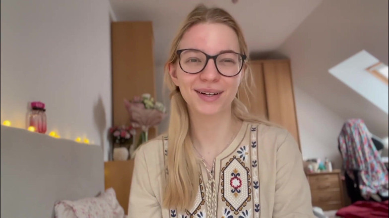 Goddess_Bella_Rae: Посмотри это, если твоя еще девственница
