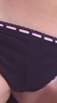 Kołnierzyk brunetka MILF drenuje kutas dla gorącej twarzy