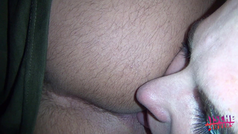 Aische Pervers: 섹시한 독일 밀프와 함께하는 열대성 재미