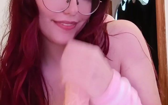 Softbrattypuppy: Sevimli bir latin tarafından ateşli dildo sakso