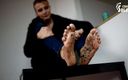 Czech Soles - foot fetish content: Os pés de Sofie estão tão sujos de andar descalça