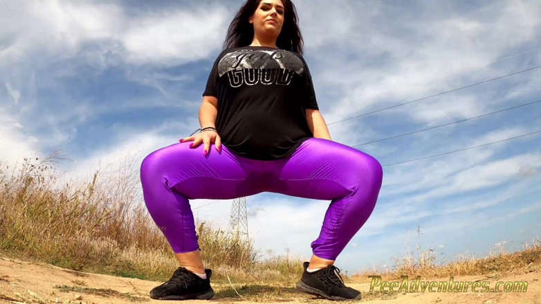 Pee Adventures: hot din men apni leging mootna