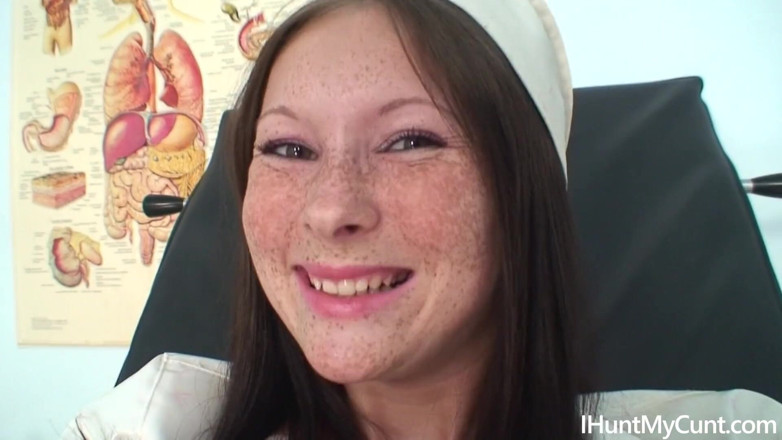 I Hunt My Cunt: 18yo nurse Kattie Gold gapes her pussy to get a...