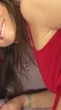 Olgun esmer orta yaşlı seksi kadın derin dölleme için yalvarıyor