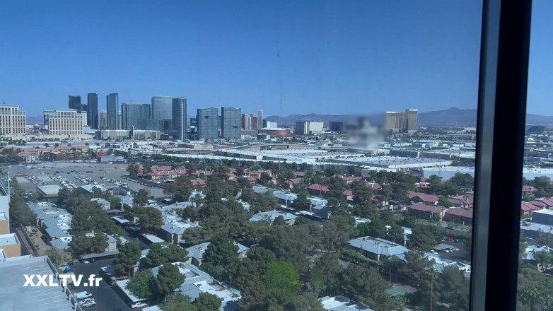 XXLTVFR: Kejutan hari jadi Vegas: Keghairahan lesbian