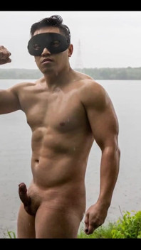 Flex on Lake in the Rain, Ass Pix