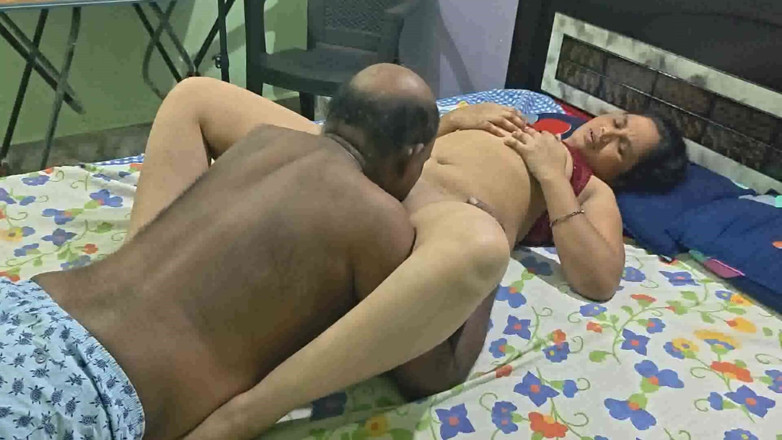 Sexy sindu: Köylü teyze ilk kez sıkı amcık sikişi