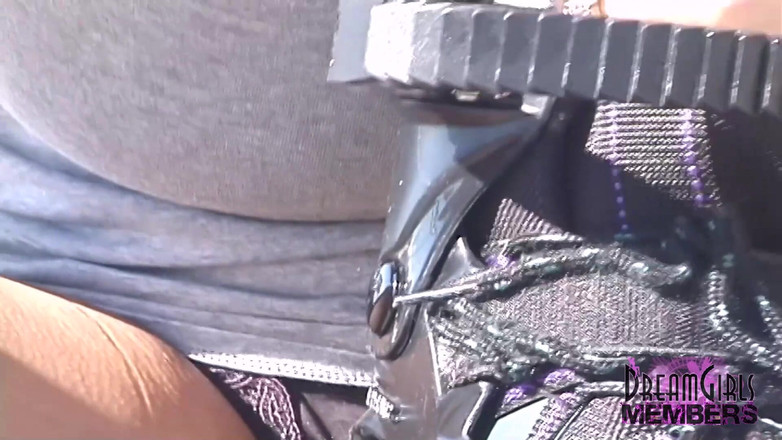 Dream Girls: Tetek besar Minda Dipamerkan Penuh Di Tampa