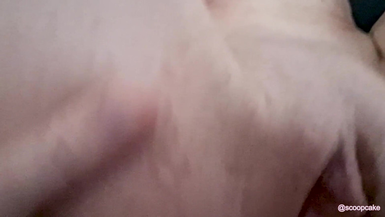 Scoopcake: Scoopcake recibe su primer creampie y corrida de gran polla...