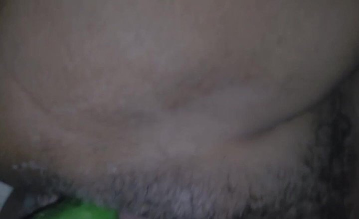 Seenu: Er steckte seine Hand in die muschi seiner Ehefrau und...