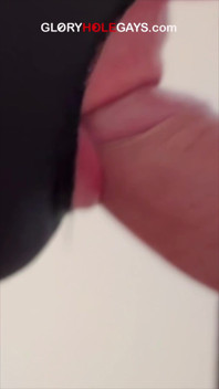 ยาวกว่า 7 นิ้ว หนา 2 นิ้ว - กลืนน้ำแตกที่ Gloryhole