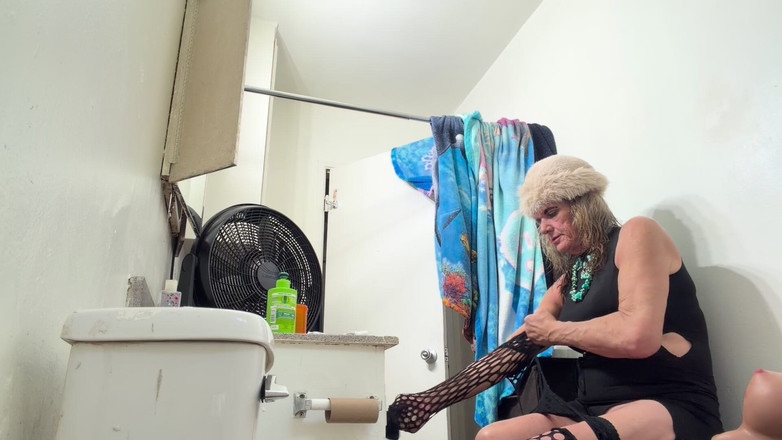 Lizzy Yum: Lizzy Yum Sd Únor 2026 Post Op Shemale Masturbuje dilatační dildo Edging...