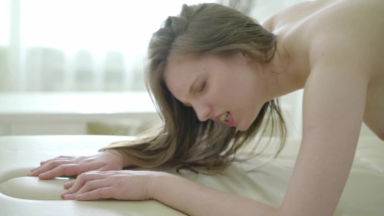 Adult Deluxe: Gorąca naga blondynka masowała i pieprzyła