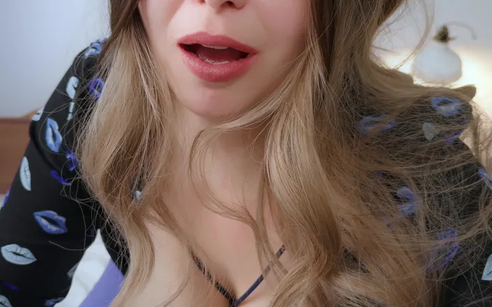 Mrs Wetslavs: Chubby Neighbor Loves to Tempt You