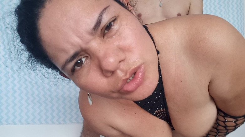 Valkyrieandluigy: Istri dientot sambil pakai lingerie