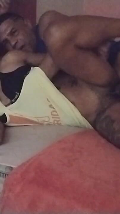 LeoOgro: Ho iniziato a sculacciare completamente nella stanza di mia figliastra...