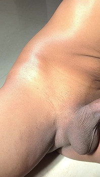 Masturbación de polla de cuerpo caliente
