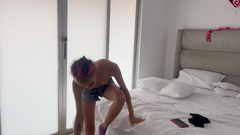 CatalinaPalvin: I Catch My Stepsister Taking Pictures of Herself and I...