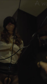 [paní M] Sv. 001: Shibari bondage, lewd dáma, která se zbláznila s potěšením z rozkroku provaz, kopání do její kundičky