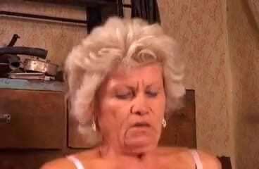 Granny X: A mi abuela le encanta que la follen por el...