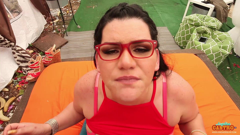 Angelina Castro: Peituda latina Angelina Castro é uma nerd com tesão. Quem quer...