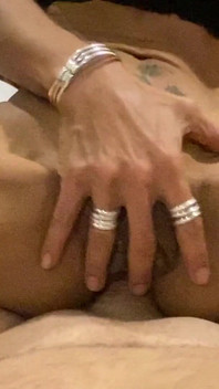 AsianFacelessGirl / Zadek jezdící královna