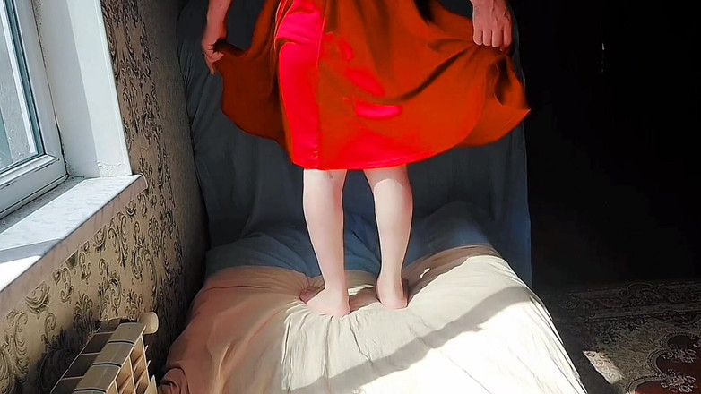 Kitty_Cross: Il travestito caldo che balla selvaggio sotto le luci neon...