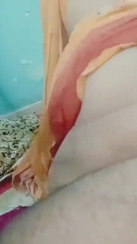 Kocası fazla mesai yaparken üvey babasına hizmet etmek için teslim ol