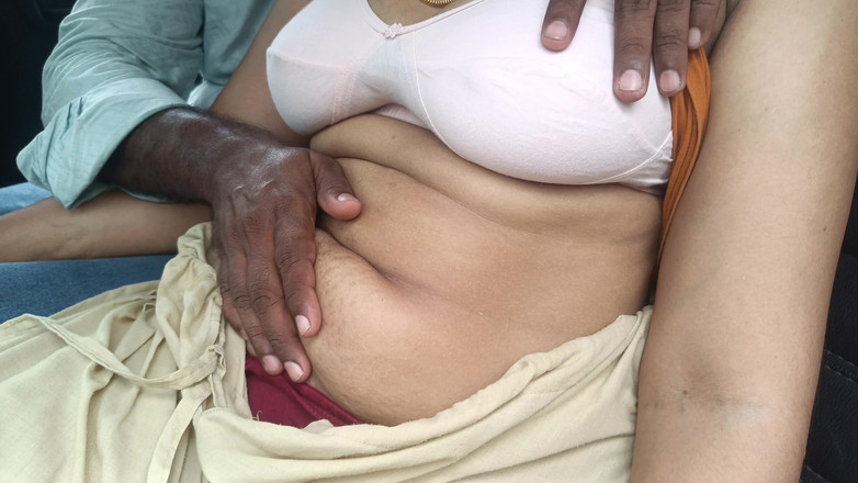 Laxi ammu: Istri orang mesra-mesraan sama bosnya di dalam mobil
