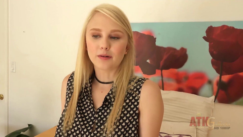 ATKIngdom Fans: Blonde teen showing her sexy body at casting