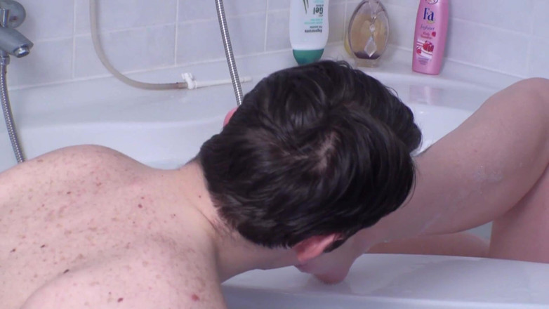 Foot Girls: Licking Her Feet in the Tub