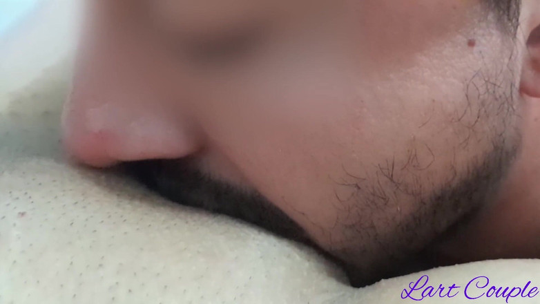 LartCouple: Лижет ее киску, пока она не кончит - настоящий оргазм, настоящая пара