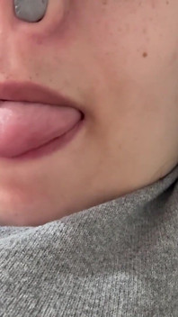 작은 의붓형제와 노는 거대한 이복 여동생