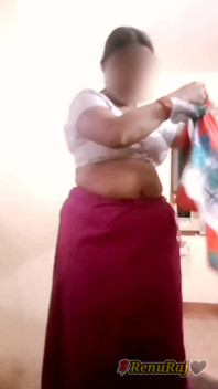 Desi Ấn Độ tamil bbw vợ latha cơ thể khỏa thân khoe cặp mông to có lông âm hộ saree trêu chọc