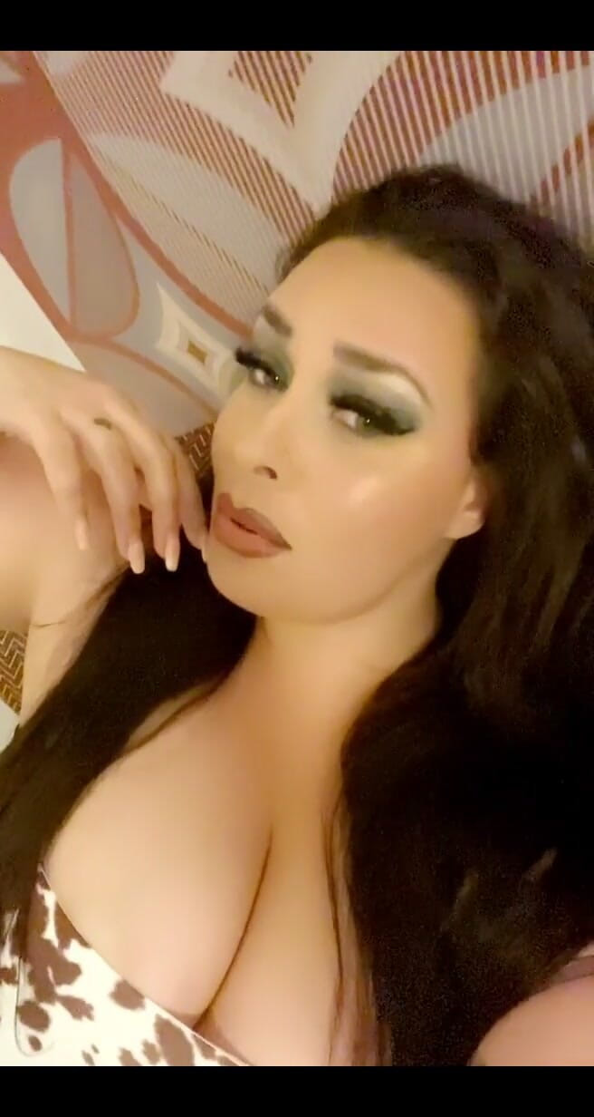 Anastasia Lux: Jen zpívají písně