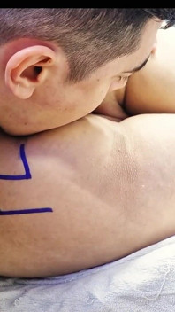 Cewek sange ini lagi asik dudukin mukanya sambil pakai stoking nilon