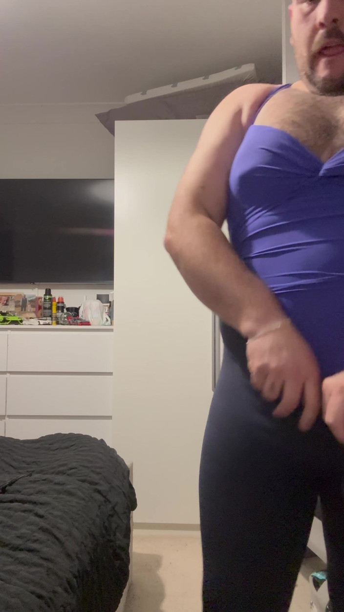 Shaun Cbt: Bondage con morsetti per capezzoli travestito e butt plug parte 2