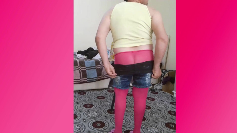 Crossdresser Beyza: Beyza crossdresser nosí kraťasy a minisukni