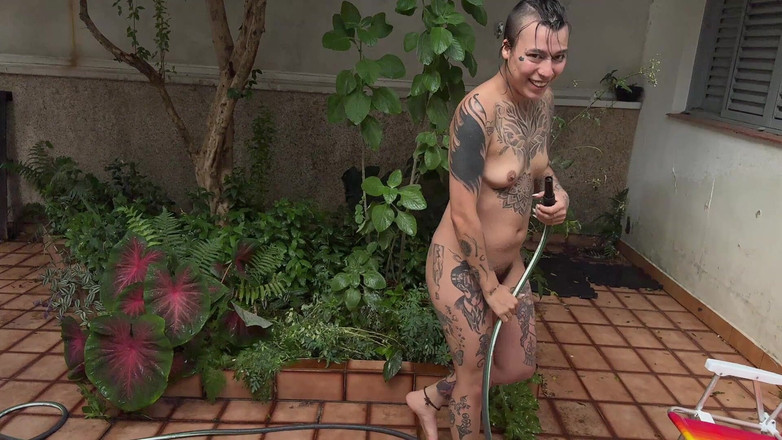 Quente club: Hose Bath - Rotten Venus dan D'Louise berseronok pada hari yang...
