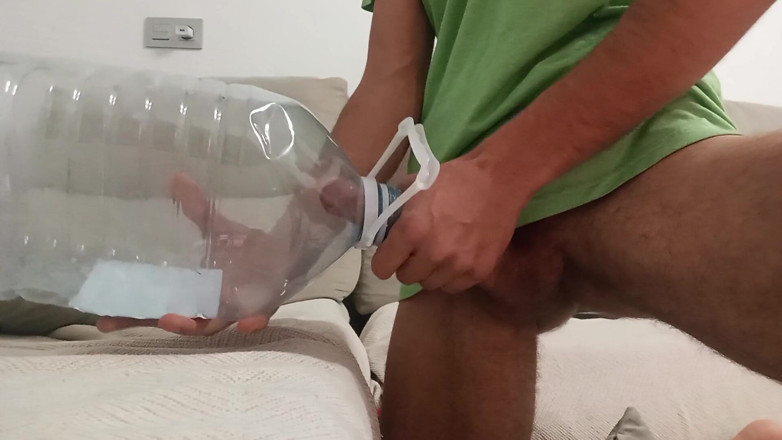 Elvissc: Ich steckte meinen riesigen schmierigen schwanz in die Flasche und...
