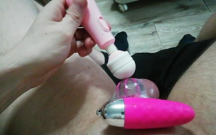 Adashah: Nô lệ Adashah bị nhốt trong một trinh tiết nhỏ. Đụ...